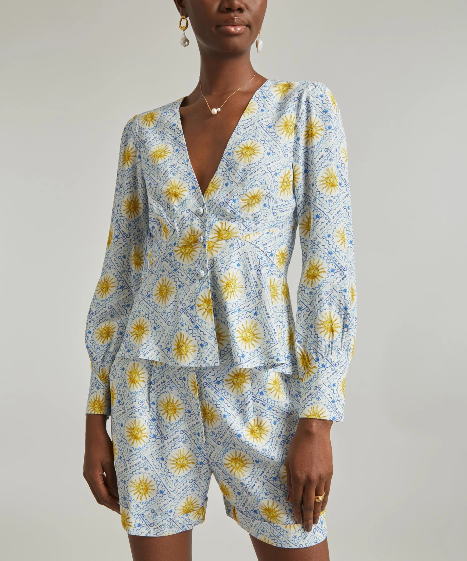 RIXO Noreen Wavey Sun Ivory V-Neck Blouse 3 RIXO Noreen Wavey Sun Ivory V-Neck Blouse - Image 3